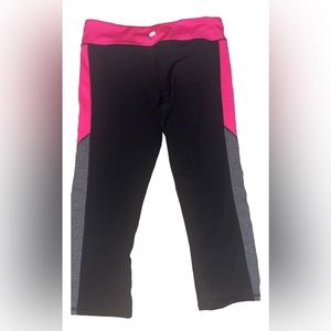 Gap Fit Women’s Capri Cropped Leggings Size Medium Pink Black Excellent Conditi